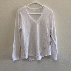 Wilt new white fractured shirttail deep v long sleeve tee.